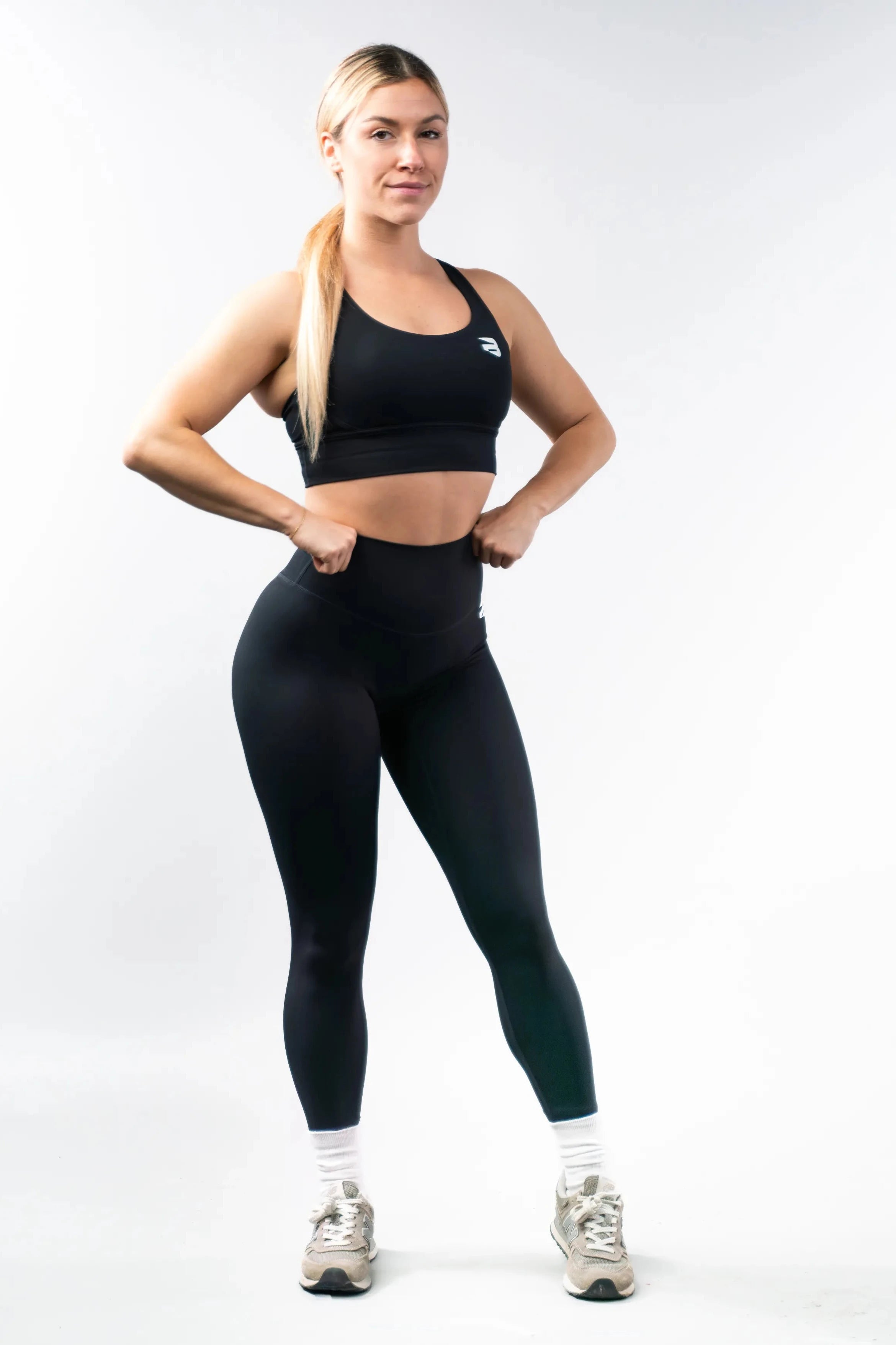 Seamless- Black Sport Bra